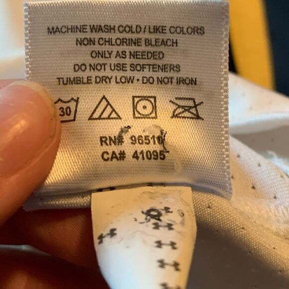 3 for $30! Under armour pink & white short sleeve tee - Picture 6 of 13